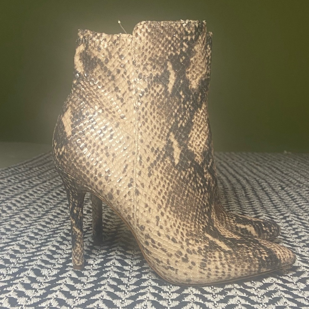 NWOT Jessica Simpson Tan Snakeskin High Heel Ankle Boots 7.5